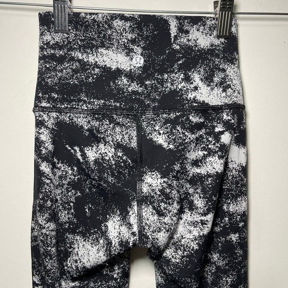 Lululemon Women Wunder Under Hugh Rise Black and white Leggings in 2 - Picture 8 of 11
